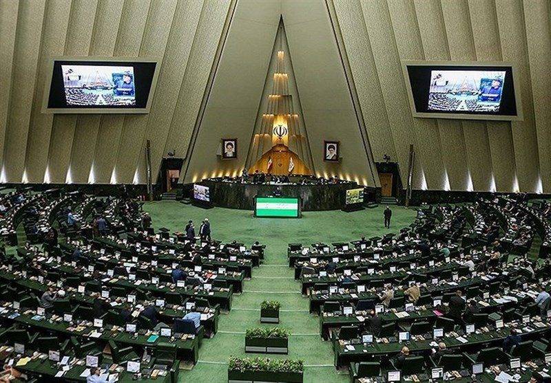 امروز در مجلس چه گذشت؟/ کسر ۱۰درصد حق‌الزحمه پزشکان برای مالیات/ تخفیف مالیاتی به خانواده‌ها برای تولد فرزند سوم به بعد