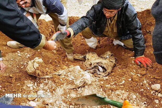 کشف پیکرهای مطهر ۲ شهید دفاع مقدس در «چنگوله» ایلام