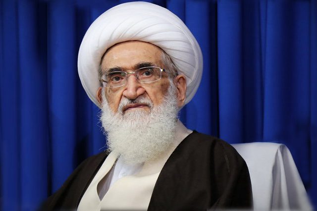 رهبر انقلاب با همان سیره و رویه حضرت امام انقلاب را در مقابل دشمنان حفظ کردند