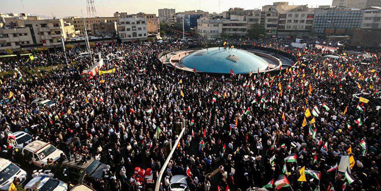 میدان انقلاب باز هم شوری برای انقلابی دیگر برپا بود