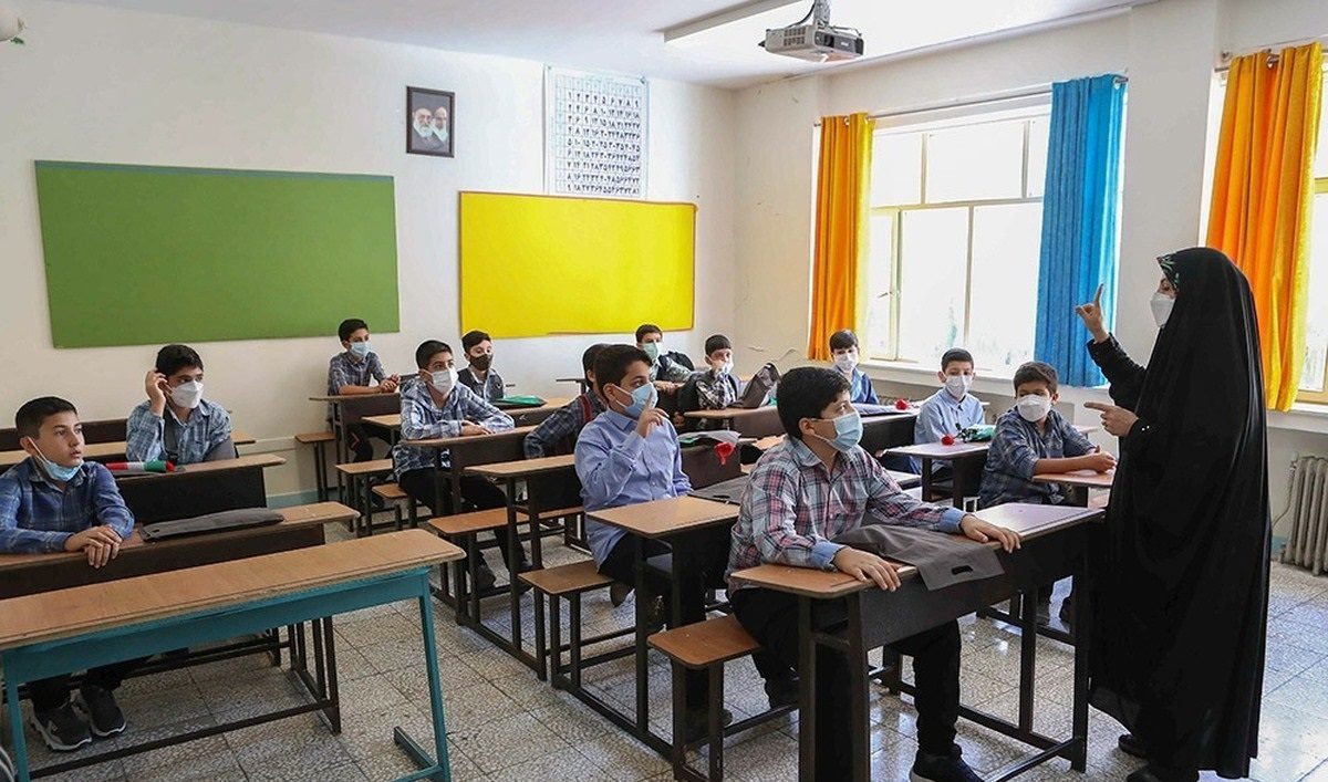 کمبود 300 هزار معلم در آموزش و پرورش/ دولت چگونه مشکل کمبود معلم را حل کرد؟
