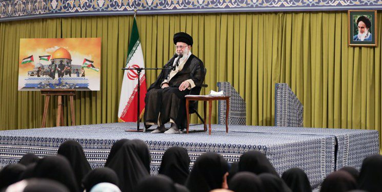 رهبر انقلاب: میدان غزه و اسرائیل، میدانِ حق و باطل است