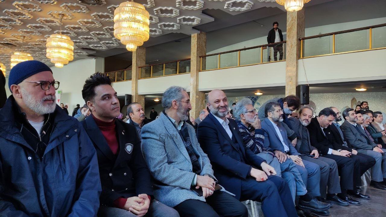 تصاویری از حضور هنرمندان در تالار وحدت که در انتخابات شرکت کردند