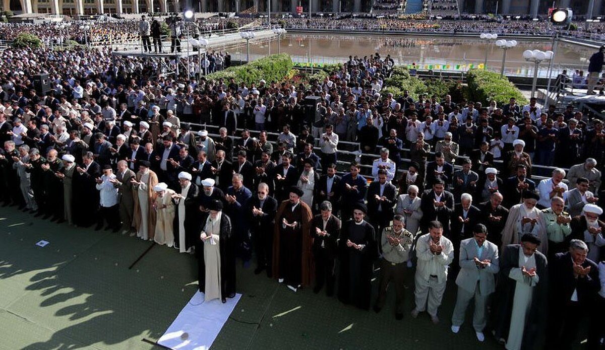 اقامه نماز عید فطر به امامت رهبر انقلاب