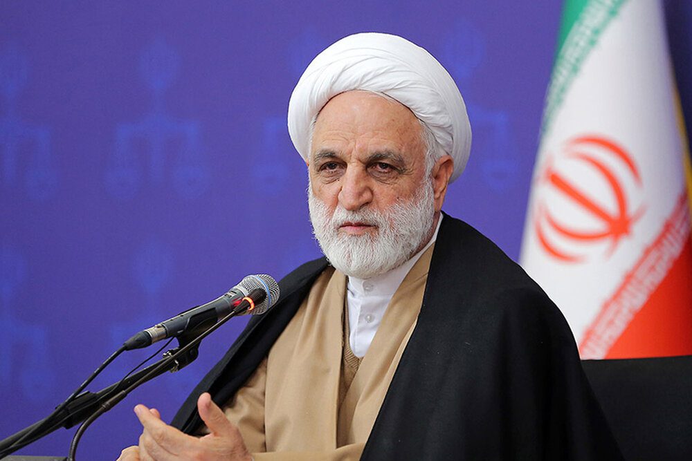 هر کس نظام را دوست دارد پای صندوق حاضر شود