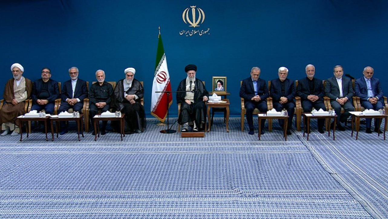رهبر انقلاب در جمع اعضای هیات دولت: آقای رئیس جمهور برای انتخاب وزیران با من مشورت کردند
