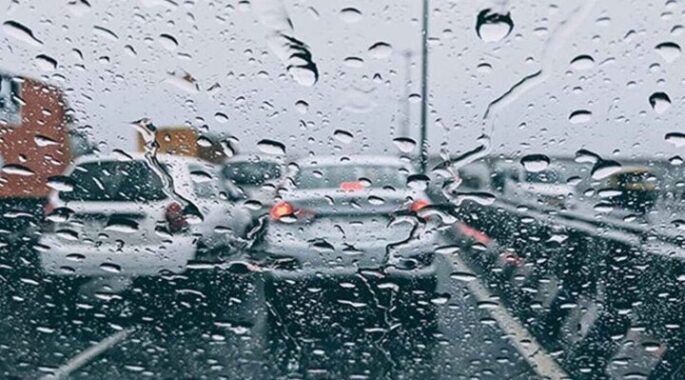 بارش باران و ترافیک سنگین در اکثر معابر و بزرگراه‌های تهران