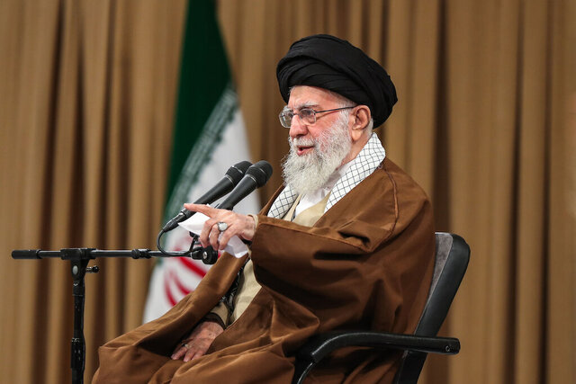 هیاهو، دشمن خاموشِ آرمان‌گرایی انقلابی/ وقتی شعار، جای عمل را می‌گیرد!