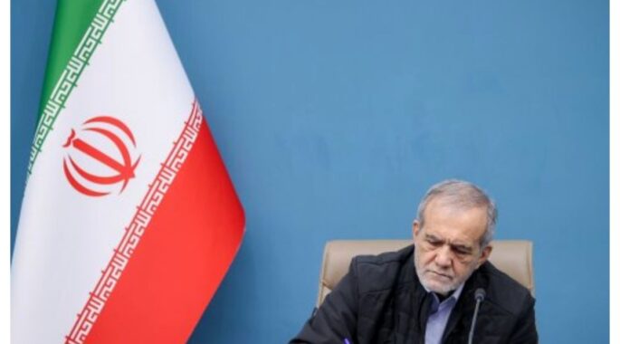 انتصاب یک نفر با حکم هم‌زمان پزشکیان و حاجی میرزایی/ آیا پزشکیان محتوای نامه‌ها و احکام را پیش از امضا مطالعه می‌کند؟