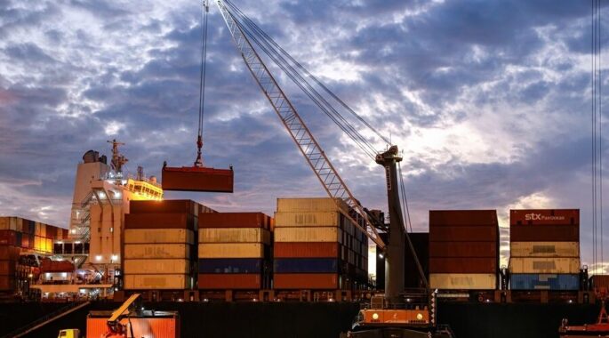 نیمی از کالاهای وارداتی تحت کنترل‌های شدید است/دخالت ۲۶ دستگاه در ترخیص یا صادرات کالا