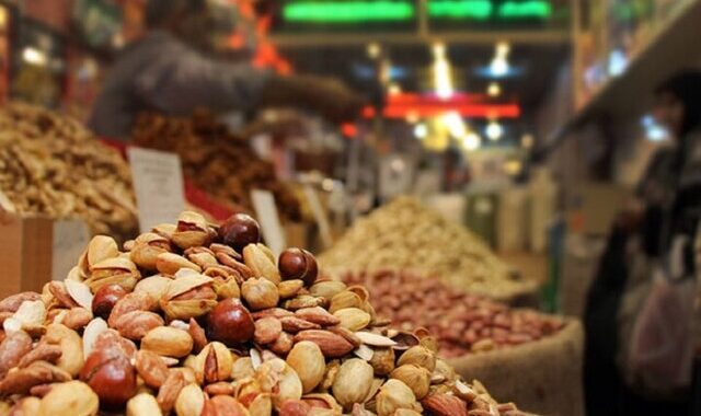 یلدای تلخ با آجیل میلیونی / فاصله فاحش قیمت‌های رسمی با بازار