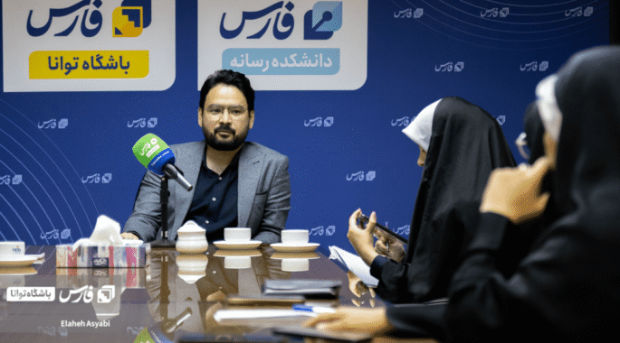 گفتگو با مهدی پناهی کارشناس اقتصادی/ آیا دولت راهی غیر از گران کردن بنزین دارد؟