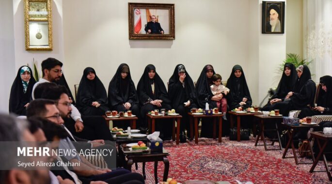 روایتی شخصی از دیدار با خانواده شهید لاریجانی/  شهید لاریجانی: از پایین کشیده شدن رجل سیاسی خوشحال نشوید!