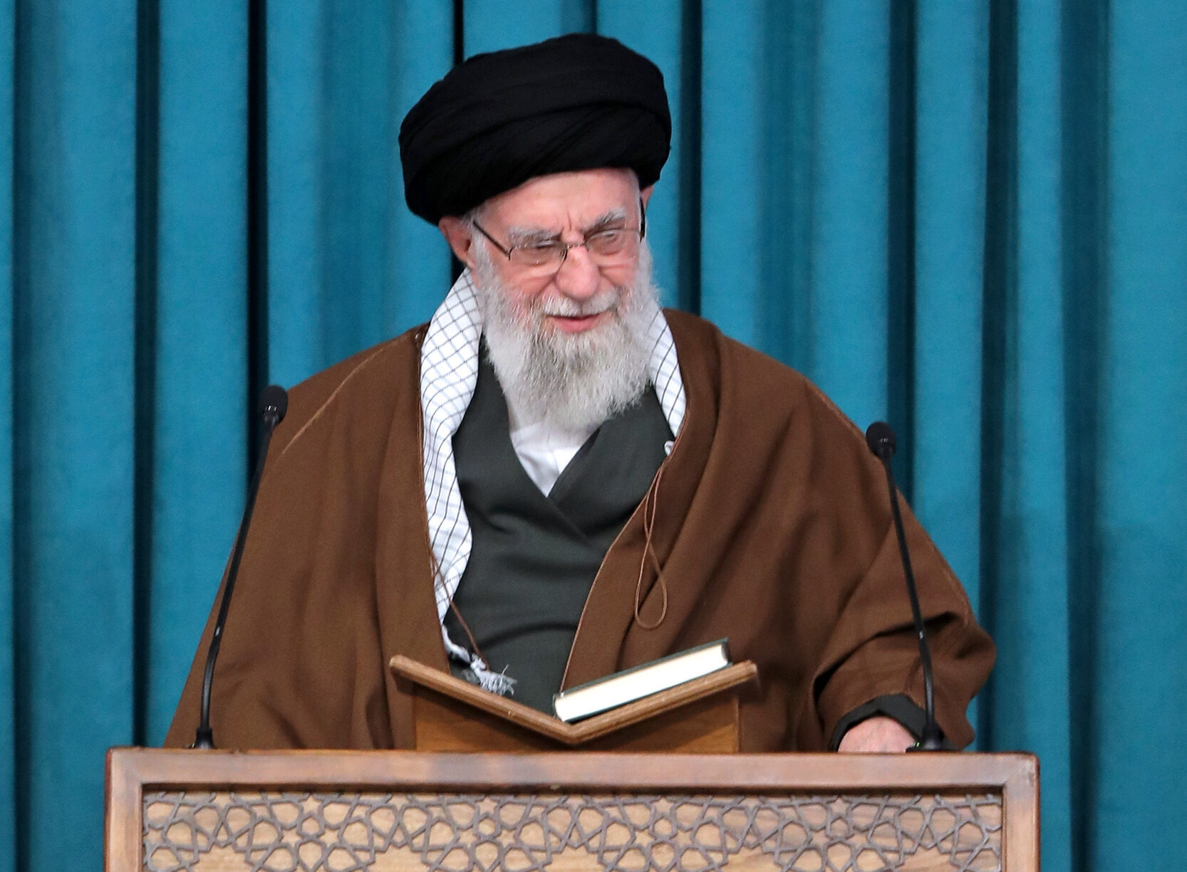 فیلم/رهبرانقلاب ملّت ایران جرئت دارد که بگوید مرگ بر آمریکا