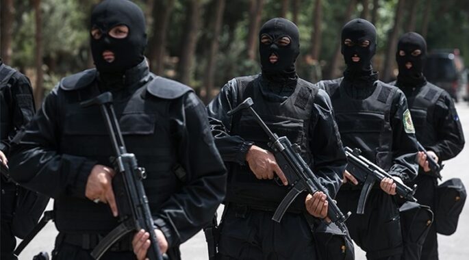 انهدام پهپادهای دشمن با دوشکا و کلاشینکف؛ پاسخ قاطع پلیس در جنوب کشور + فیلم